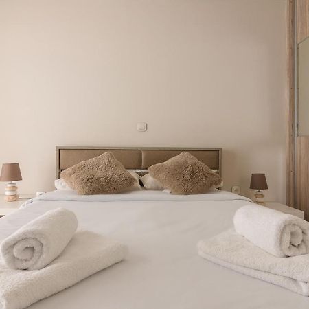 Beautiful And Spacious Apartment In Pagrati Athens Exterior photo