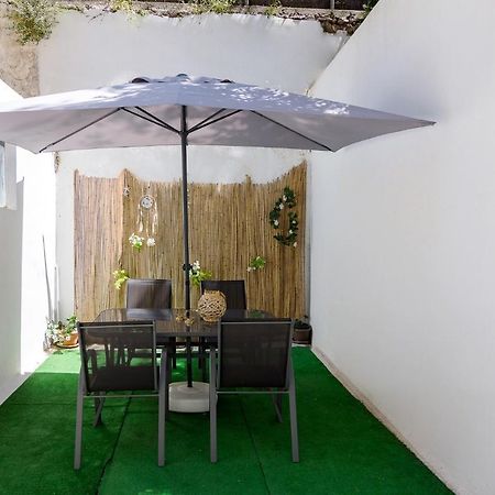 Beautiful And Spacious Apartment In Pagrati Athens Exterior photo